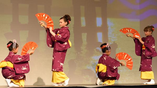 Ayame Kai dancers