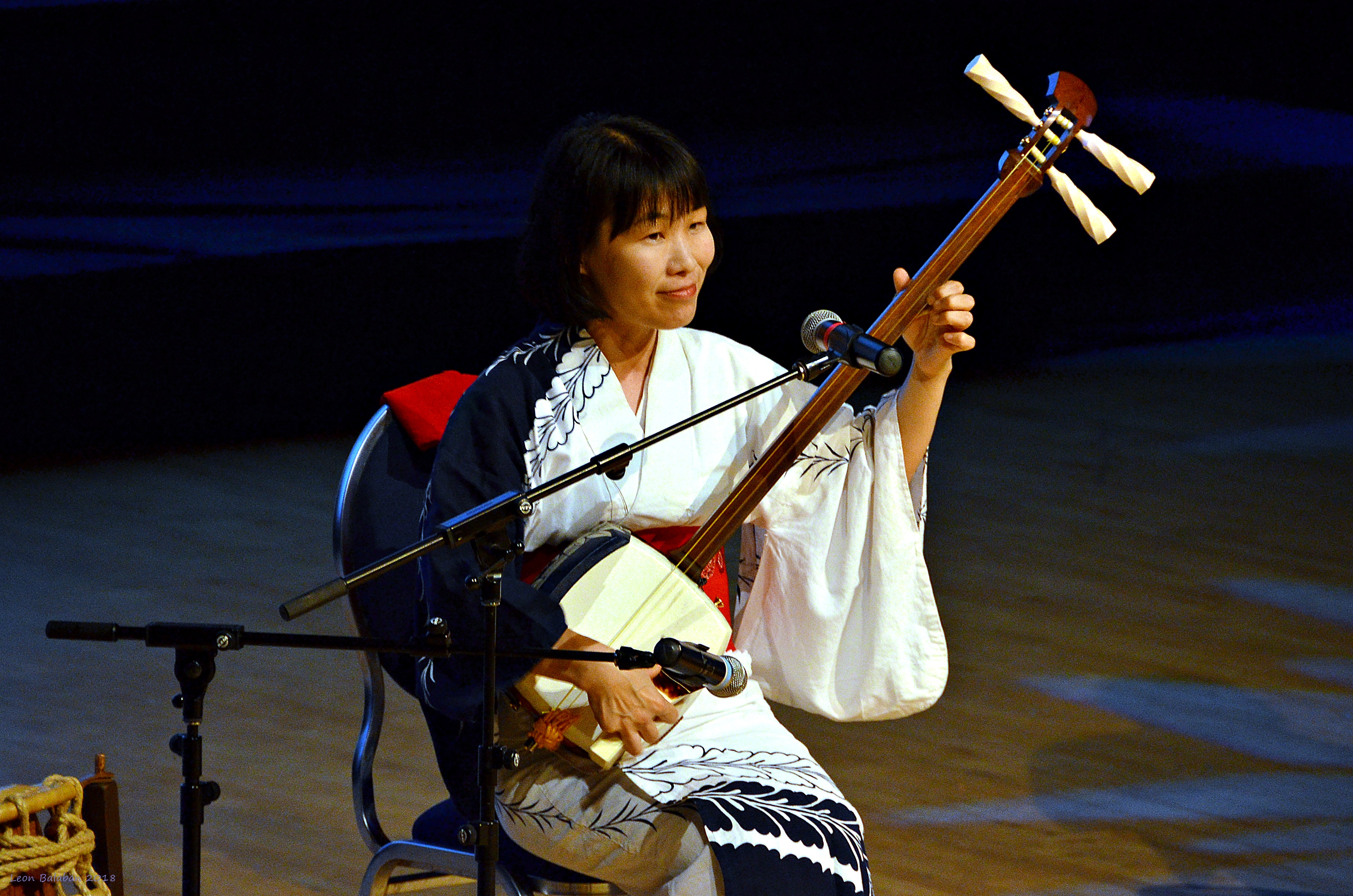 Aki Takahashi playing Shamisen
