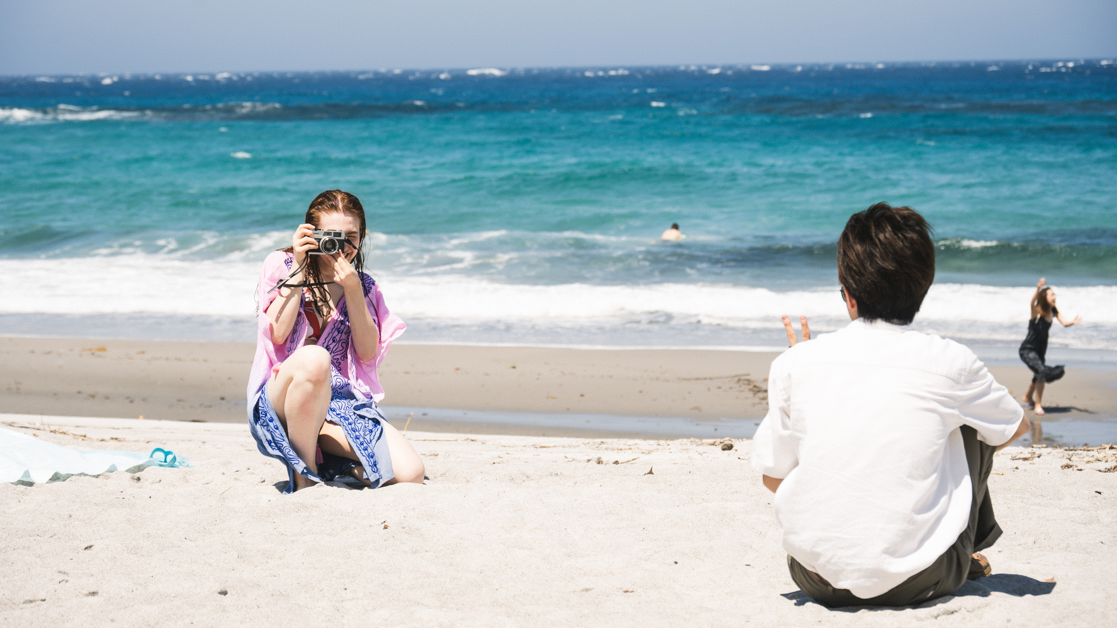 Two Seasons, Two Strangers Still Photo 8