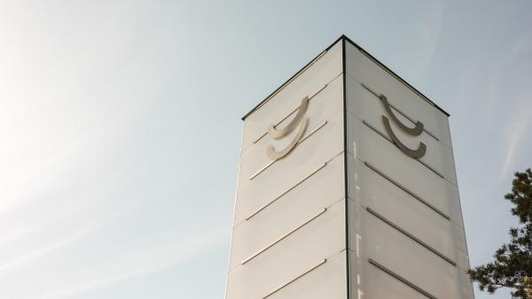 Ikeda Tower in the Sun