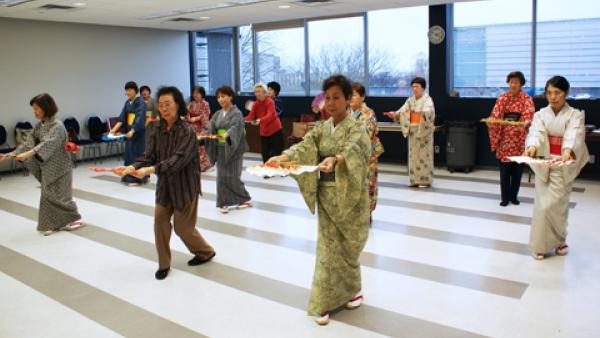 Himawari Buyo-Kai dancers